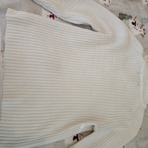 Cozy ivory Eddie Bauer Ribbed Sweater - Picture 2 of 3